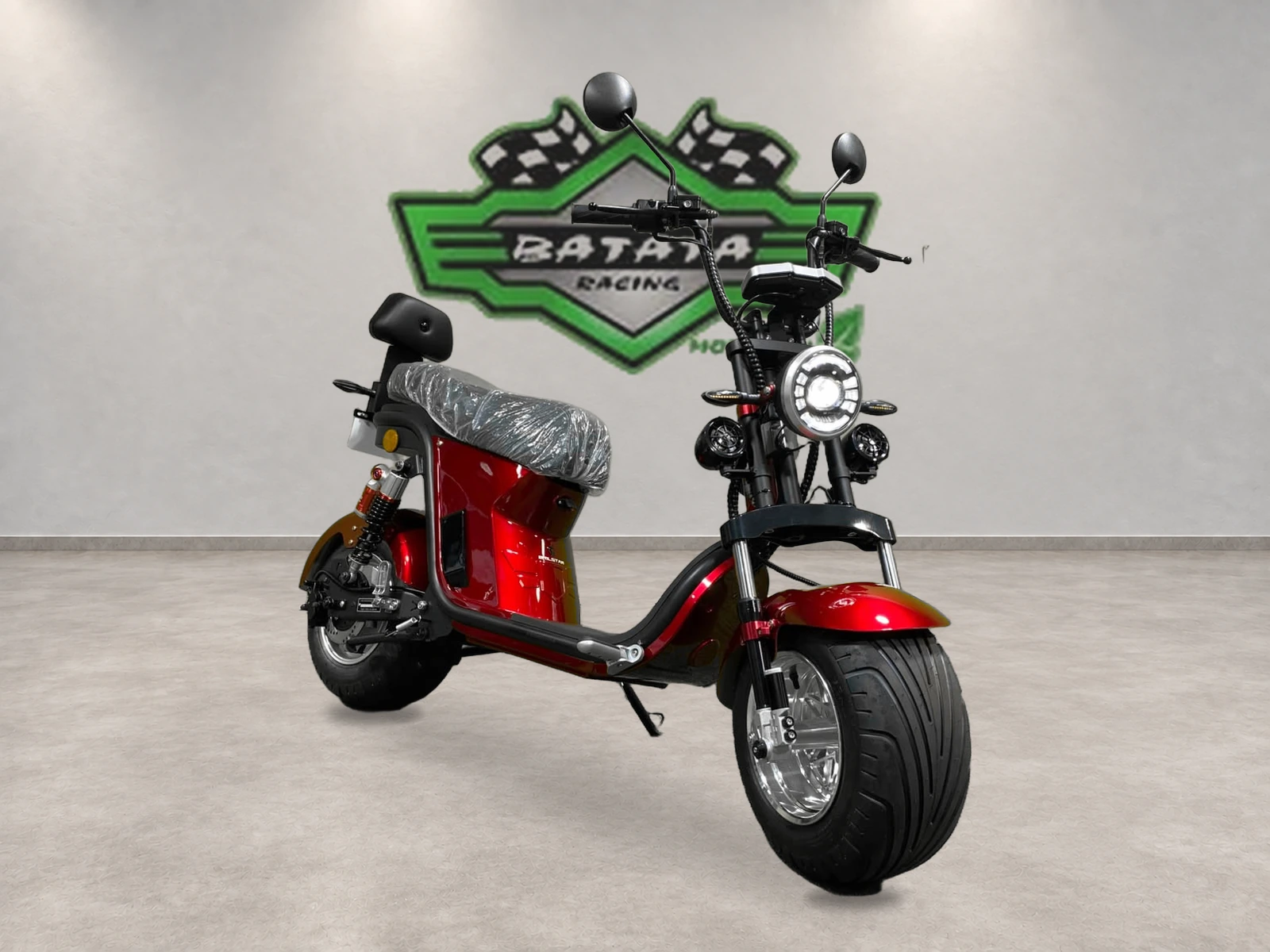 Scooter vermelha com encosto — Vista direita