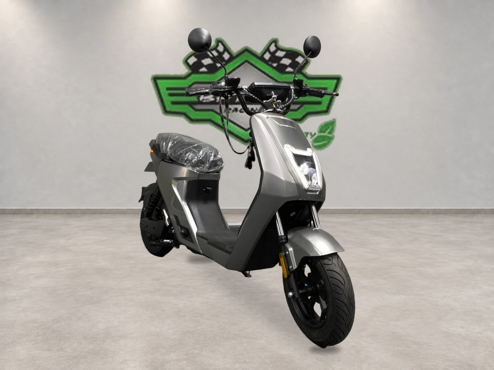 Scooter prata — Vista direita