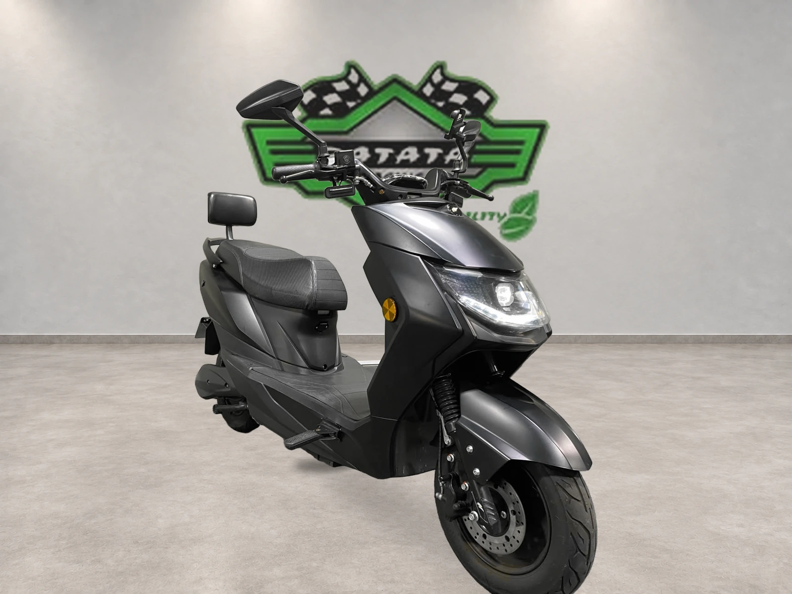 Scooter preta — Vista direita